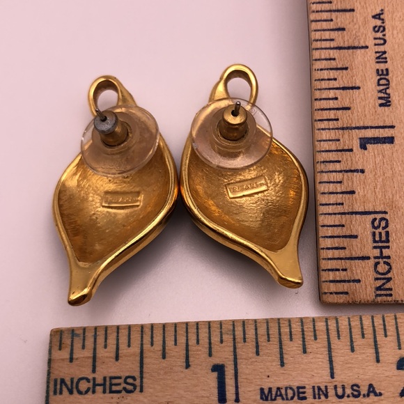 VTG Elegant  Trifari Studs Earrings Gold Tone, Navy Blue Enamel Leaf shape - Picture 5 of 6